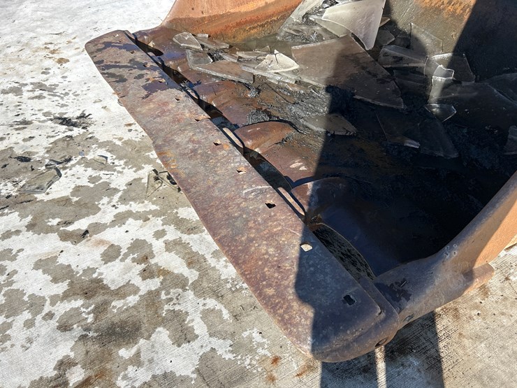 #2081-•-67"-excavator-bucket-image-11