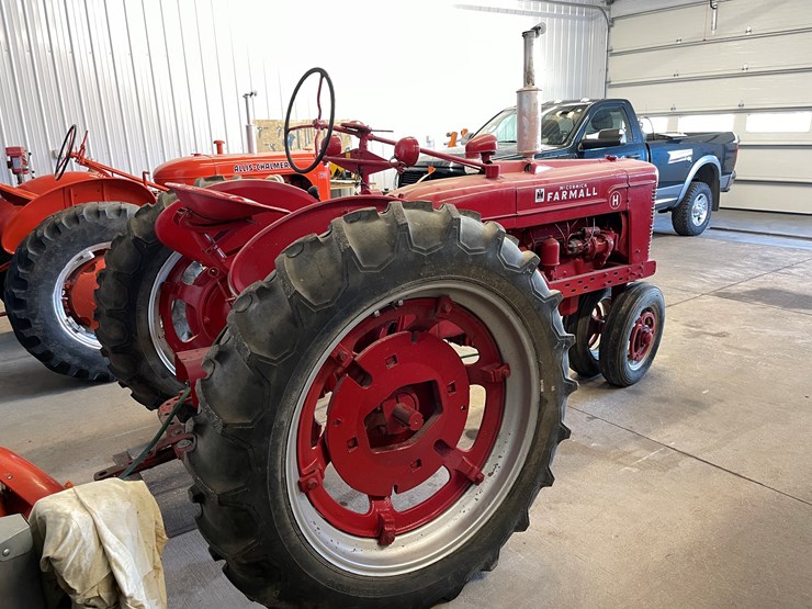 #1024-•-mccormick-farmall-h-tractor-(galesville,-wi)-image-4