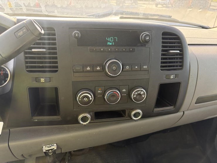 2010-chevrolet-silverado-2500-image-14