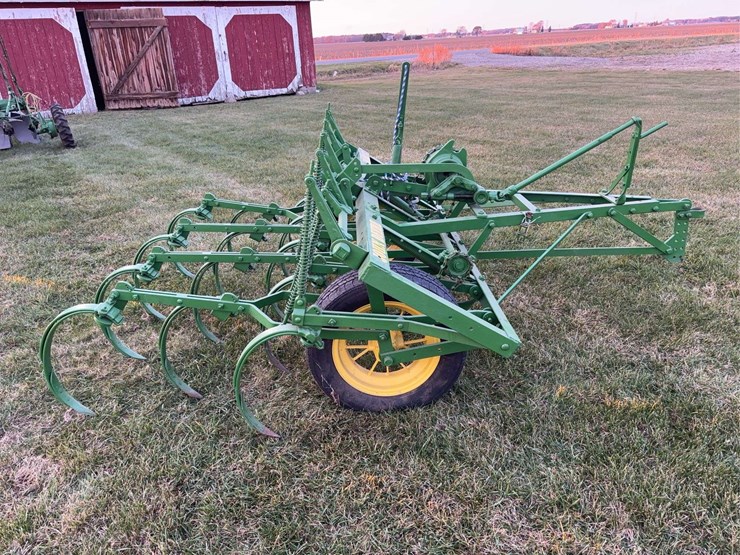 john-deere-van-brunt-cca-field-cultivator-image-4