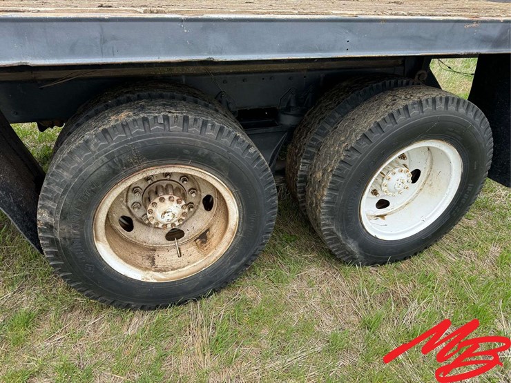 peterbilt-362-image-3