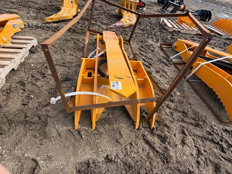 caterpillar-320-image-8