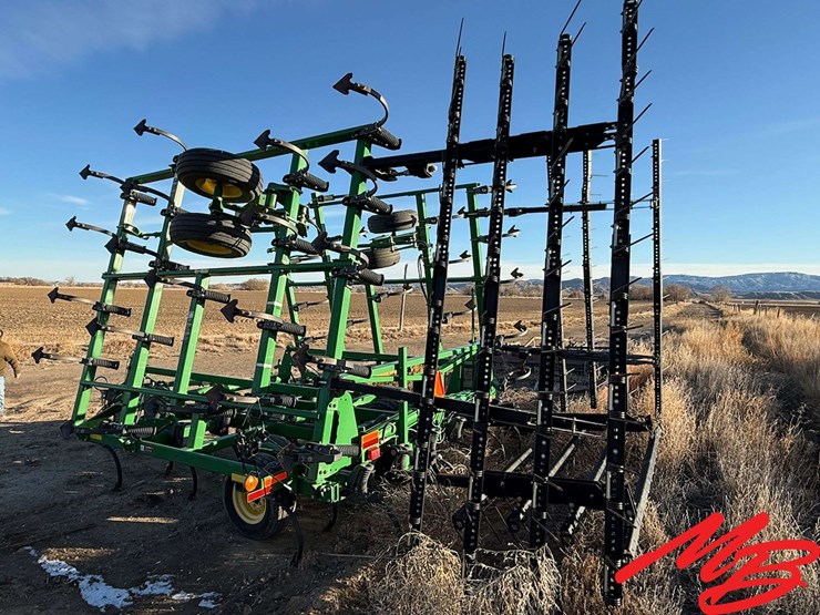 john-deere-32-image-6