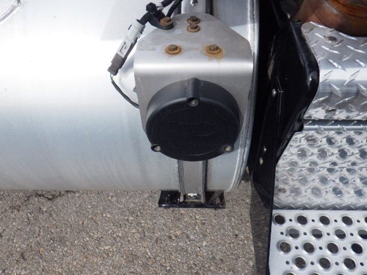 2022-kenworth-t680-image-4