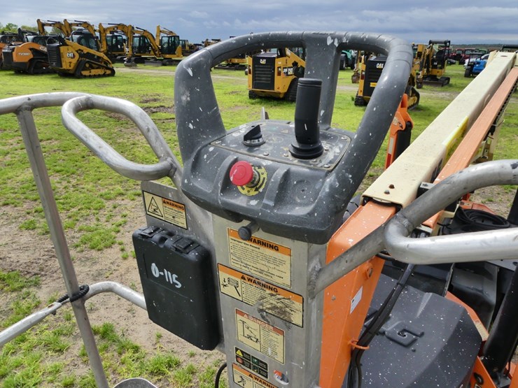 2016-jlg-t350-image-13