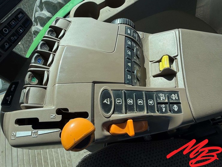 2019-john-deere-8270r-image-27