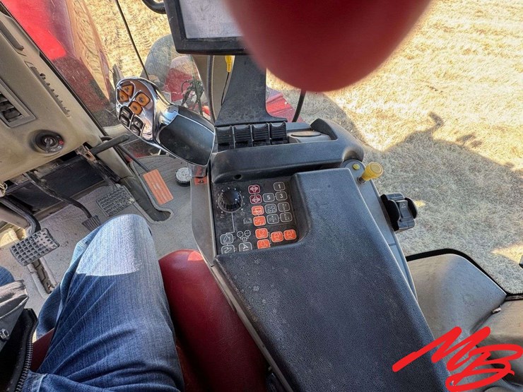 2014-case-ih-400-image-17