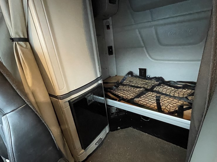 2019-peterbilt-579-image-42