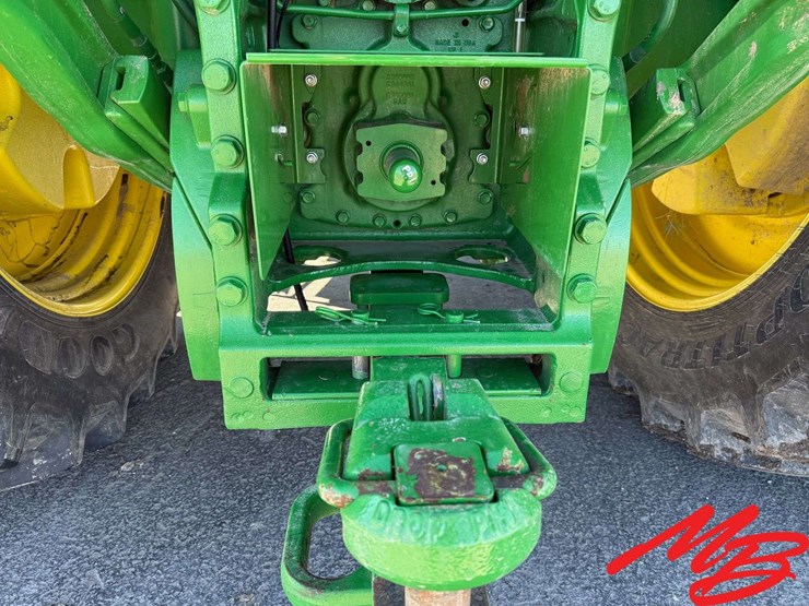 2023-john-deere-8r-370-image-4