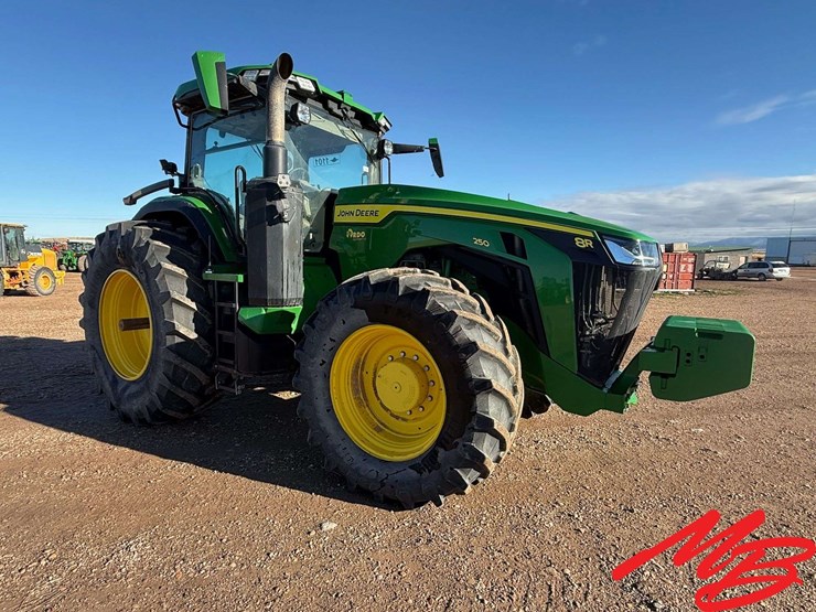 2020-john-deere-8r-250-image-2