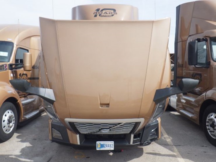 2023-volvo-vnl300-image-21