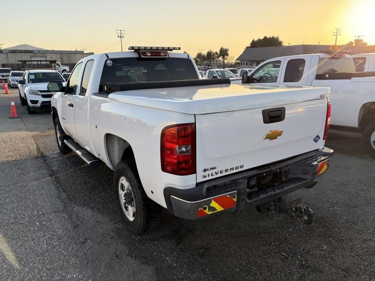 2013-chevrolet-2500-image-2