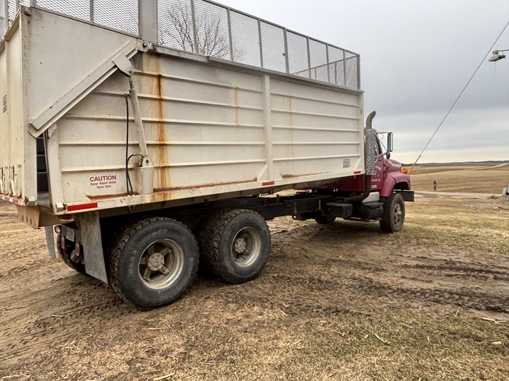 #1076-•-1990-peterbilt-silage-truck-(nelson,-wi)-(has-wi-title)-image-3