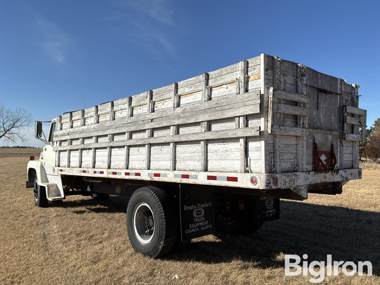 1979-ford-700-image-7