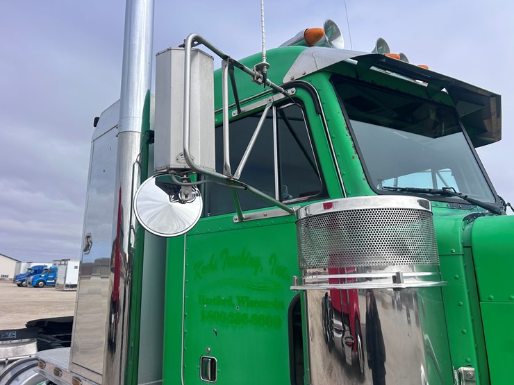 1999-peterbilt-379-image-23