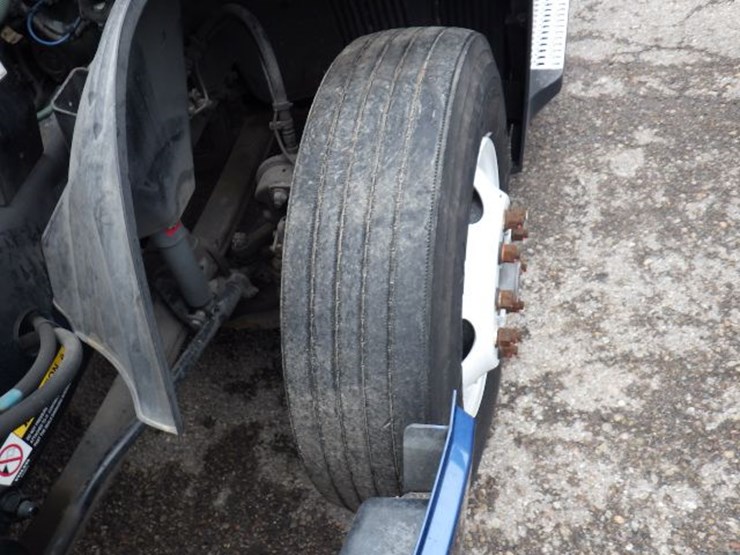 2018-volvo-vnl300-image-23