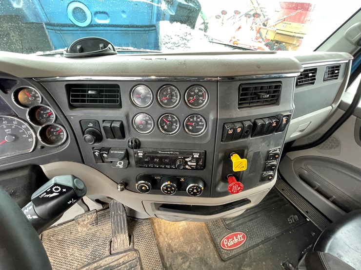 2019-peterbilt-579-image-56