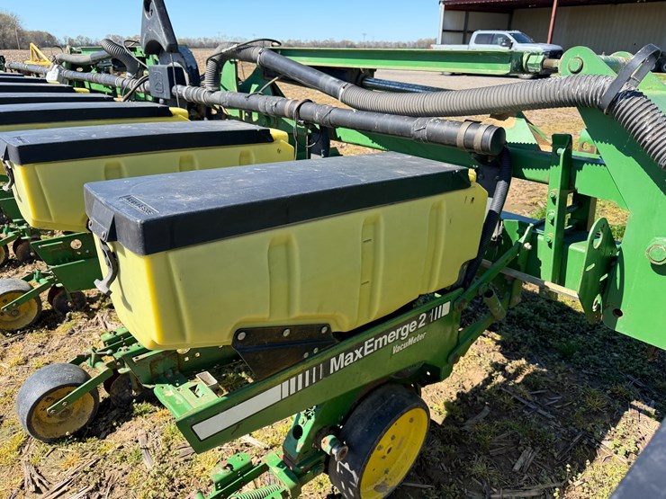 john-deere-7300-image-33