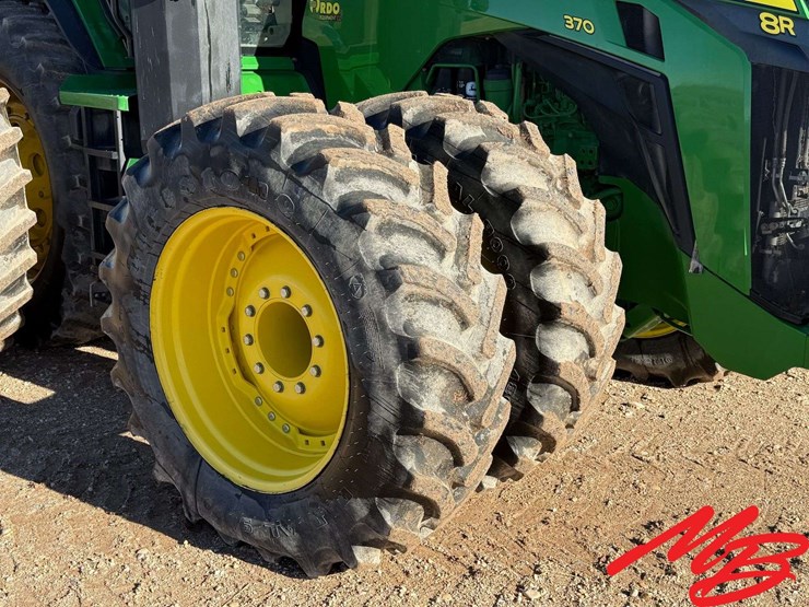 2021-john-deere-8r-370-image-15