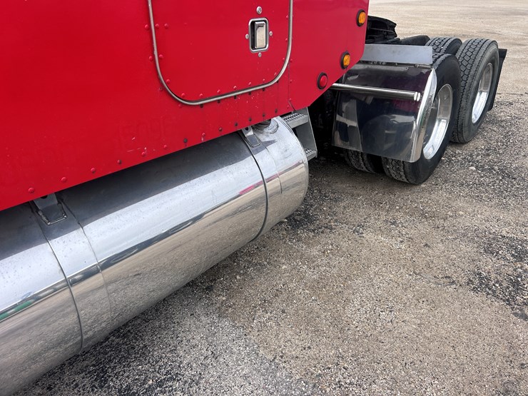 1998-peterbilt-379-image-13