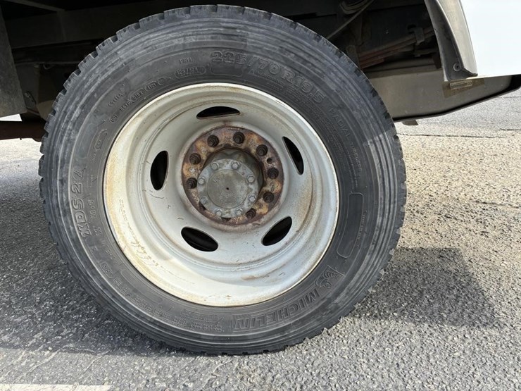 2011-ford-f550-image-5