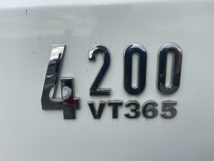 2005-international-durastar-4200-image-10