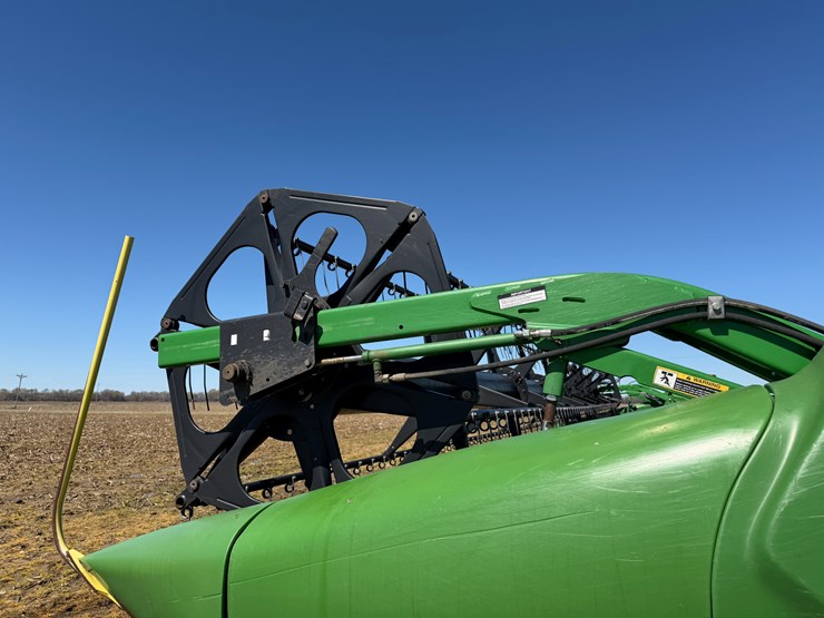2013-john-deere-630d-image-25