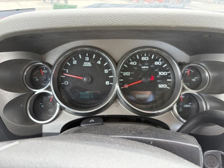 2011-chevrolet-2500-image-13