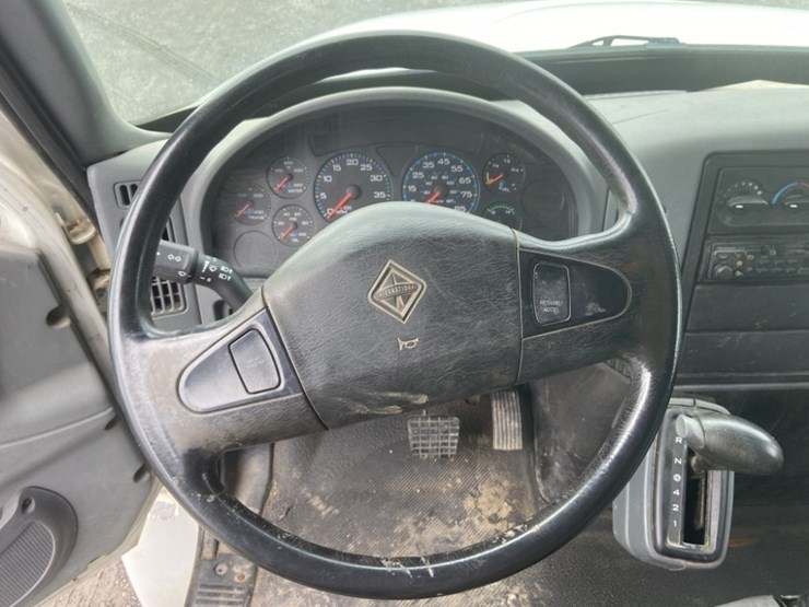 2005-international-durastar-4200-image-17