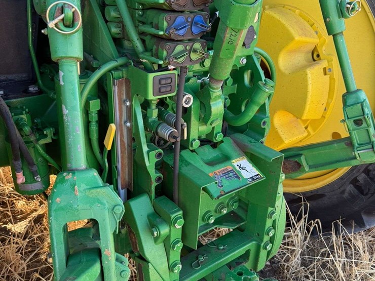 2015-john-deere-7210r-image-17