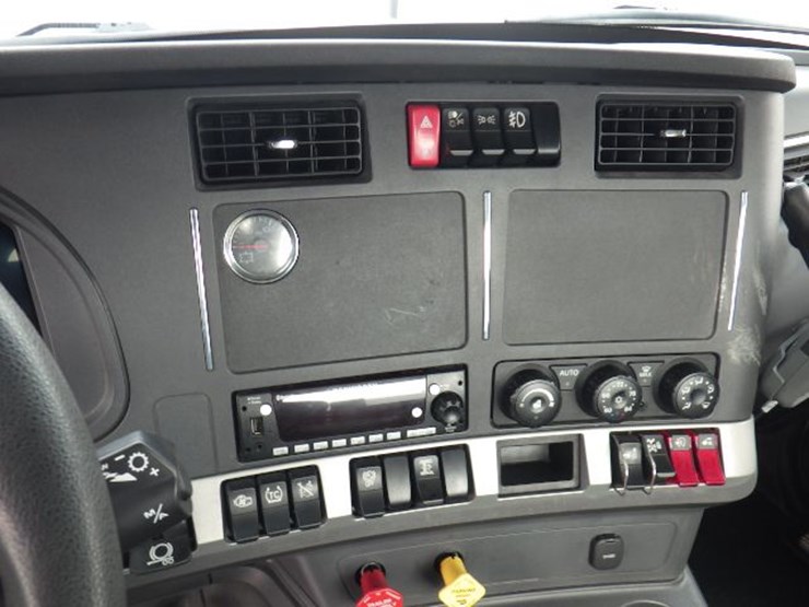 2024-kenworth-t680-image-17