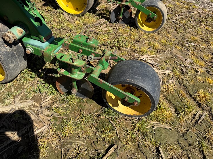 john-deere-7300-image-39