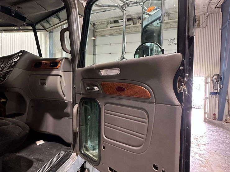 2007-peterbilt-379-image-84