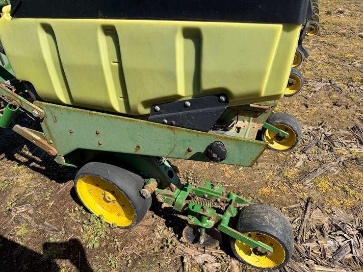 john-deere-1720-image-34