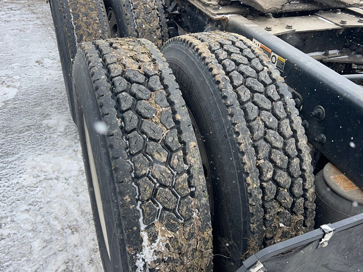 2017-kenworth-t680-image-38