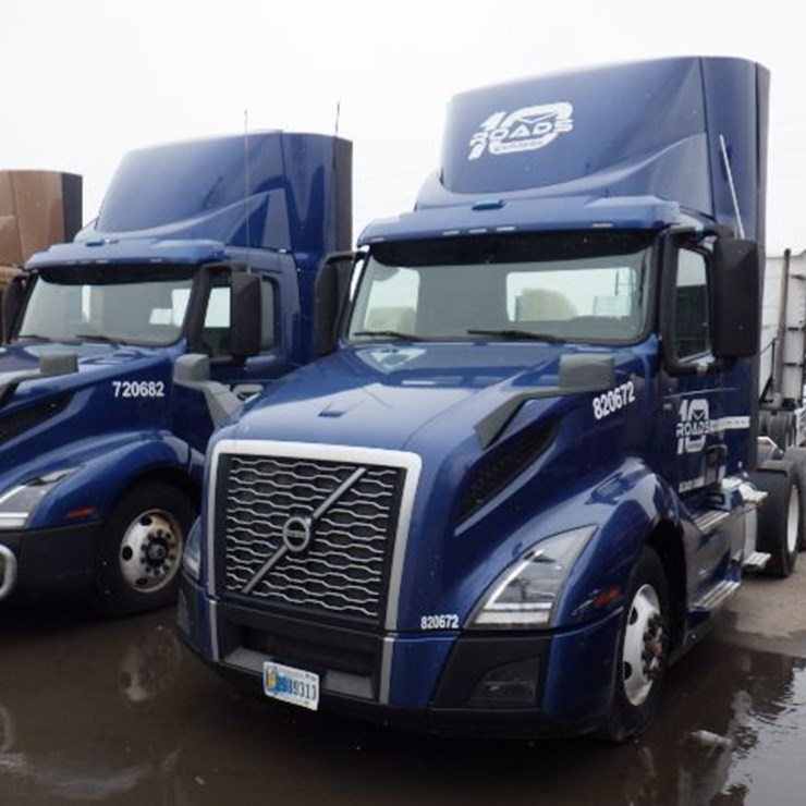 2020 VOLVO VNL300