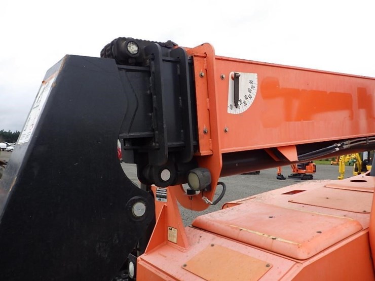 2015-jlg-8042-image-35