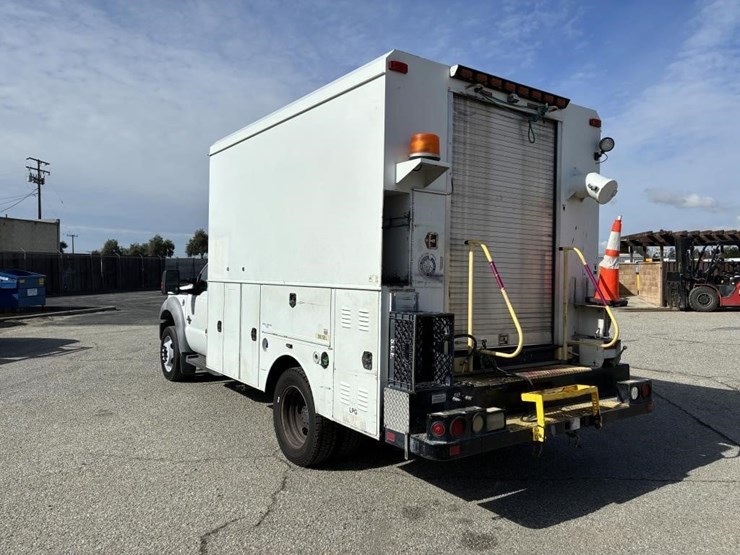 2011-ford-f550-image-4