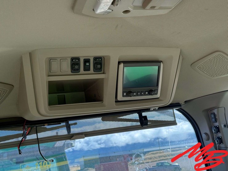 2020-john-deere-8r-410-image-24