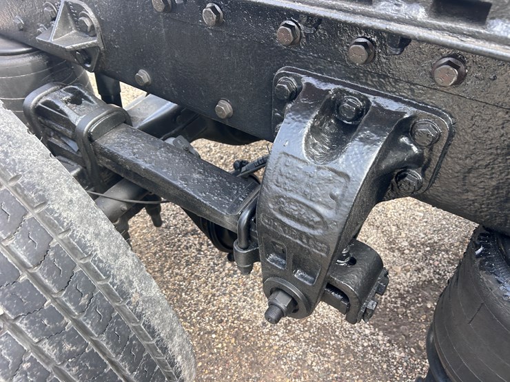 2000-peterbilt-379-image-37