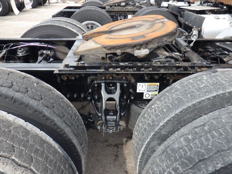 2022-kenworth-t680-image-8