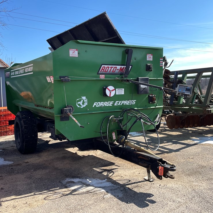 #1014 • Roto-Mix Forage Express