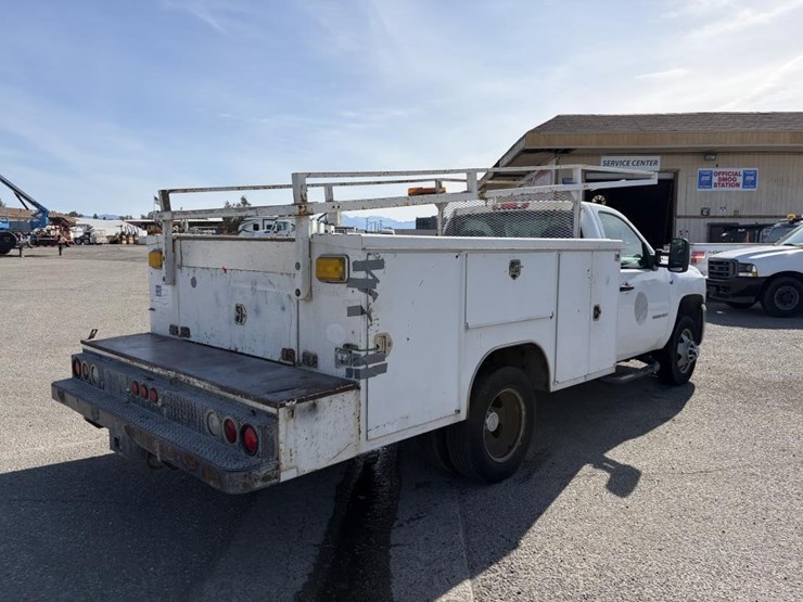 2009-chevrolet-silverado-3500hd-image-3
