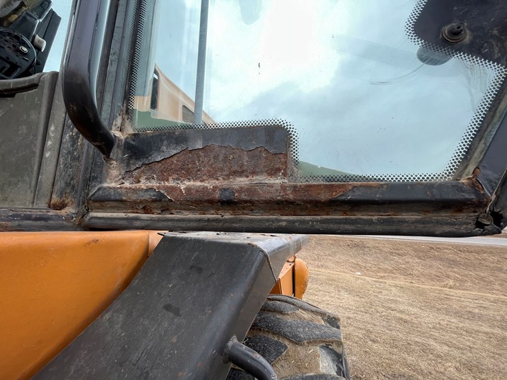 2008-case-621e-xr-image-42