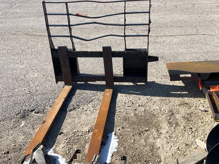 #2348-•-dirt-dog-skid-steer-pallet-forks-image-2
