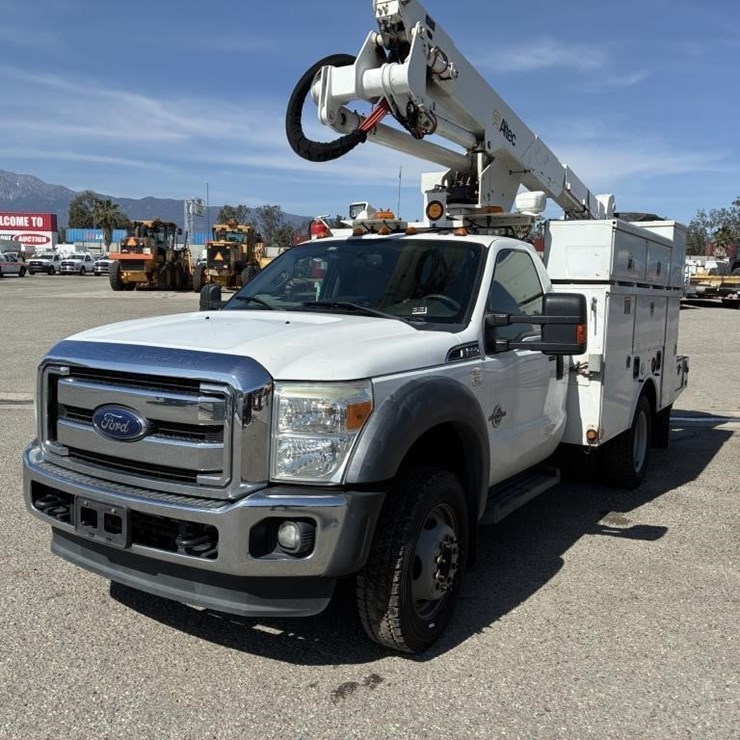 2015 FORD F550 XLT