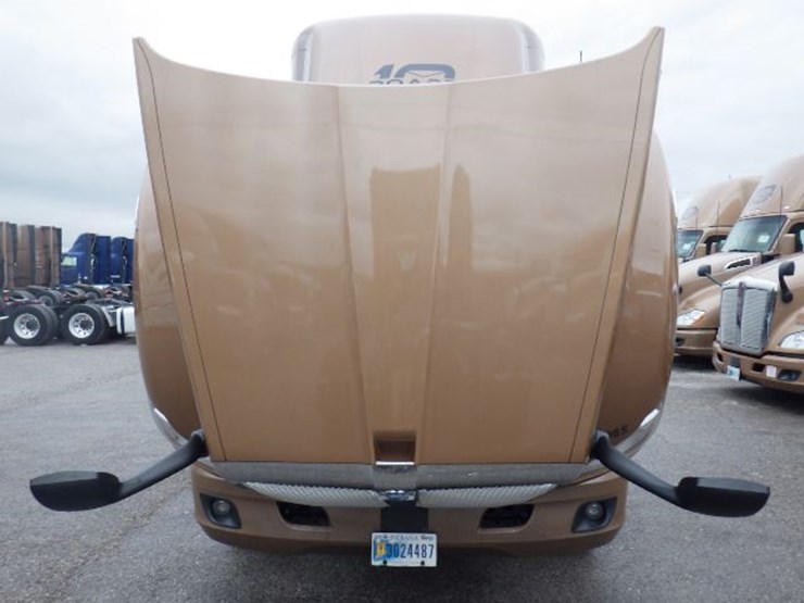 2022-kenworth-t680-image-24