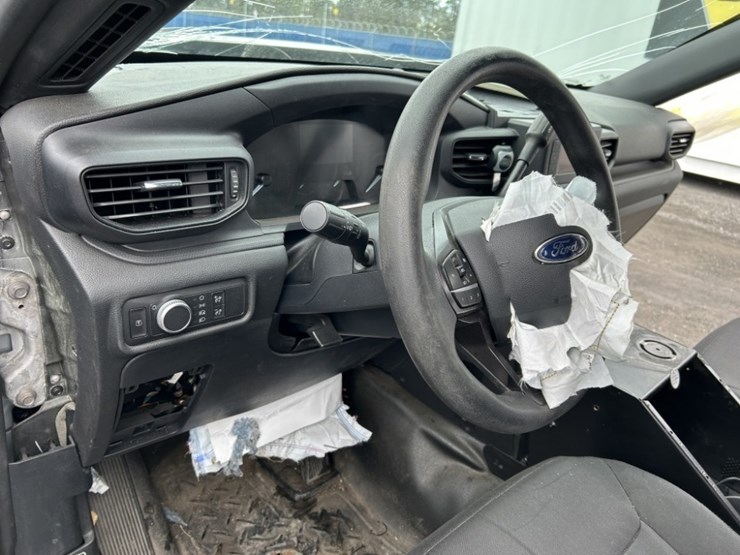 2020-ford-explorer-image-18