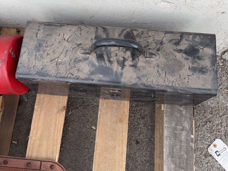 oil-pan,-toolbox-and-air-cleaner-image-5