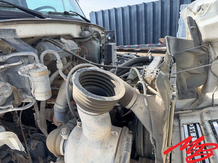 2002-sterling-m8500-image-28